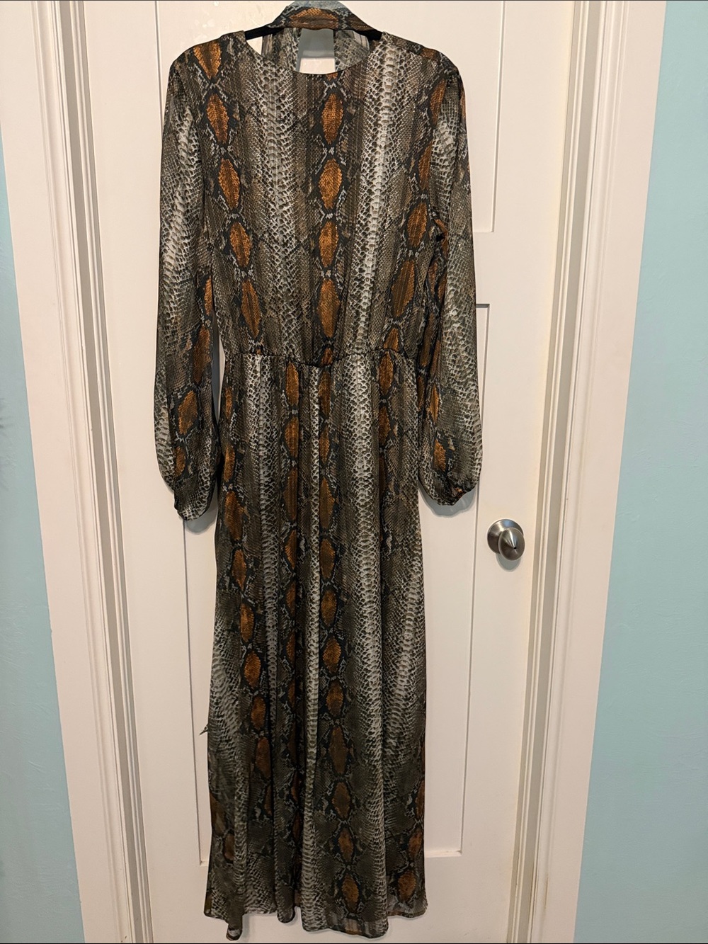 Adrienne Elegant Flowy Snake-Print Maxi Dress with Metallic Thread Size L - Picture 5 of 8